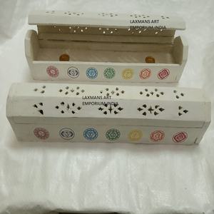 Offre Spéciale Bois de manguier populaire sculpté sept brûleurs de boîte d'encens imprimés Chakra en gros de l'Inde. - Product Image 3