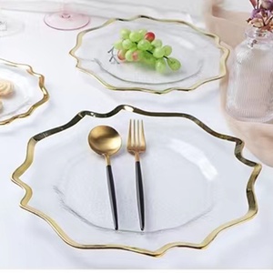 Ensemble de plats de service en verre transparent avec bord doré, motif floral en émail, décoratif pour les fêtes et les mariages - Product Image 2