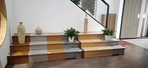 Marches d'<span class=keywords><strong>escalier</strong></span> en bois courbé traditionnelles et durables pour l'intérieur avec bande antidérapante et construction bois-acier, garantie de 3 ans - Product Image 2