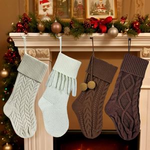Juego de 4 Calcetines Navideños Tejidos, Decoraciones Navideñas, Bolsas de Regalo para Dulces, Adornos Colgantes para Chimenea del Hogar - Product Image 1