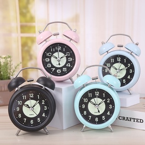 Giá cả cạnh tranh Kim Loại bàn tròn đồng hồ báo thức 4 inch ánh sáng mặt trời điện tử với thiết kế cổ điển và chức năng báo lại - Product Image 6