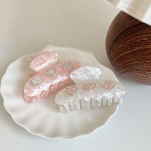 ที่หนีบผมอะซิเตทสีชมพูหรูหราแบบเกาหลีที่หนีบผมแวววาวทำจากพลอยเทียมรูปหัวใจสำหรับสาวๆ - Product Image 1