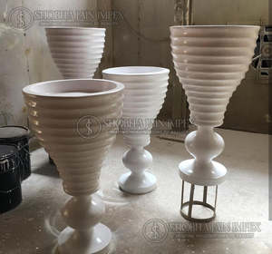 Pot de fleurs en fibre de verre Jali Theme pour fleurs artificielles et décoration de jardin, design moderne léger, vente en gros OEM ODM - Product Image 5