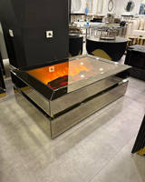 Table basse contemporaine et moderne pour maison avec cheminée électrique incorporant un miroir en verre pour meubles de salon