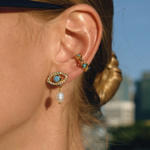 Pendientes de ojo de diablo con perla de agua dulce e incrustaciones de cristal, joyería de acero inoxidable para uso diario. - Product Image 2