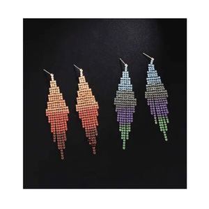 Pendientes Largos de Cadena con Piedras de Imitación en Degradado Clásico, Joyería de Aleación para Novias y Escenarios - Product Image 2