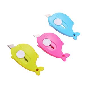 Mini couteau de loisirs créatifs en forme de dessin animé 6 cm x 3,5 cm, lame droite, plastique et métal, coupe-papier pour enfants, formes dauphin, baleine, carotte, outil utilitaire pour étudiants - Product Image 4