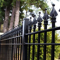 Valla de jardín de acero Valla de piquete de metal de acero de zinc moderna Galvanizado negro 6x8 Paneles de valla de acero superior plano de hierro forjado de seguridad