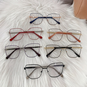 Vente en gros de lunettes photochromiques en métal à monture œil de chat personnalisable tendance mode pour hommes et femmes anti-lumière bleue - Product Image 1