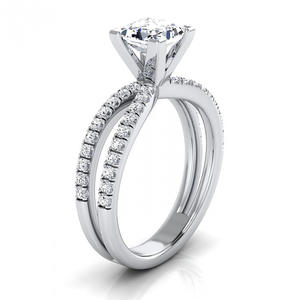 Anello di Fidanzamento F515 con Diamante Taglio Princess in Oro Massiccio 18K con Incastonatura a Pavé, Gioielleria Raffinata per Donne - Product Image 3