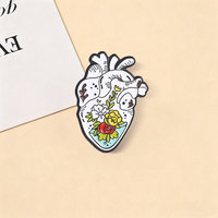 Broche en émail Cœur anatomique avec fleurs, style vintage romantique, motif Cœur médical et bouquet, pour sac, revers, badge, bijou, cadeau pour ami