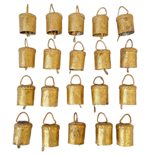 Next Exim Gorro Navideño Redondo Pequeño de Artesanía Vintage con Diseño de Vaca Bruja y Campanas, 4.45 cm, Dorado, Estilo Europeo, Venta al por Mayor Disponible para el Hogar - Product Image 1