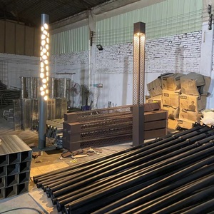 Lampadaire de jardin moderne en métal à LED 2700K blanc chaud doux IP66 AC 220V avec détecteur de mouvement semi-encastré à énergie solaire pour extérieur - Product Image 5