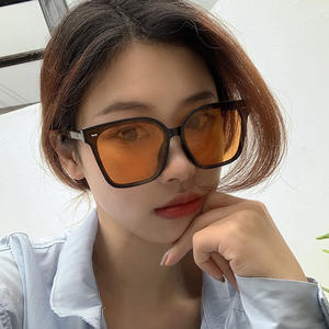 Gafas de sol retro naranja marrón para mujer, montura cuadrada grande, protección UV400, montura de PC, lentes tipo AC, 3 gafas de sol - Product Image 1