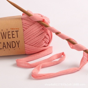 Chaussons en crochet faits main, tricotés avec <span class=keywords><strong>de</strong></span> gros pompons, colorés et originaux, vente en gros pour influenceurs en ligne, 100g - Product Image 3