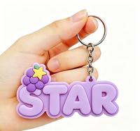 Aangepaste 2D PVC sleutelhanger van zacht rubber met tekst en schattig fruit-icoon voor promotionele geschenken