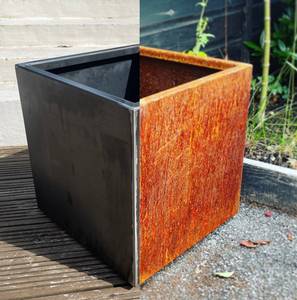 Grand pot de fleurs sphérique moderne en acier Corten, écologique, pour la maison et le jardin, à suspendre ou à poser au mur, finition rouille, sur mesure - Product Image 6