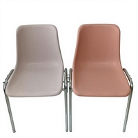 Chaise en plastique connectable avec pieds en métal pour location de salles d'événements et fêtes