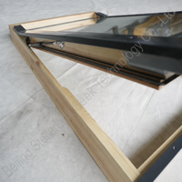 Puits de lumière moderne en aluminium de 120 mm d'épaisseur avec dessus en bois et double vitrage sous vide trempé Low-E pour toiture et grenier