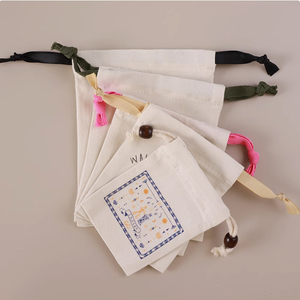 Pochette en toile de coton de haute qualité avec cordon de serrage pour bijoux et bracelets, sac cadeau de mariage imprimé - Product Image 3
