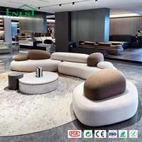 Canapé modulaire incurvé moderne, nouveau design de forme unique, canapé sectionnel en tissu velours, canapé en forme de pavé pour le salon