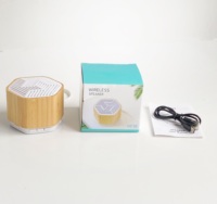 Mini altavoz portátil inalámbrico BT Bluetooth Caja de música con sonido estéreo USB Altavoz de bambú de moda en caja al por menor
