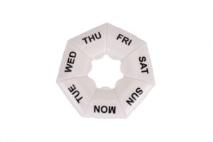 Cá nhân rhomboid bảy lưới thân thiện với môi trường f.<span class=keywords><strong>d</strong></span>.a hộp thuốc được chứng nhận 7 ngày PP nhựa trường hợp thuốc cầm tay với logo tùy chỉnh - Product Image 4