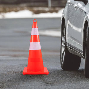 Emniyet konileri, 28 inç 12 inç ölçme, polivinil klchloride turuncu inşaat konileri vardır. - Product Image 6