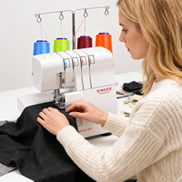 Fil à surjeter en polyester teint haute ténacité 150D à faible élasticité, bobine de 2500 yards pour la couture industrielle de vêtements, fourniture d'usine