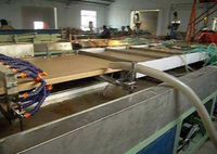 Machine de production de portes creuses WPC avec boîte de vitesses de moteur à vis de composants de base