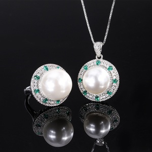 Juego de Joyería Nupcial de Dos Tonos con Perlas de Concha Blanca de 14 mm y Circonita Cúbica de Latón Ecológico, Venta al por Mayor del Fabricante - Product Image 3
