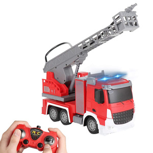 Camión <span class=keywords><strong>de</strong></span> <span class=keywords><strong>Bomberos</strong></span> <span class=keywords><strong>de</strong></span> Metal a Escala 1:24 <span class=keywords><strong>de</strong></span> 2.4GHz, Juguete RC para Niños con Luces, Música, Control Remoto, Bomba <span class=keywords><strong>de</strong></span> Agua, Alcance <span class=keywords><strong>de</strong></span> 30m, Listo para Usar - Product Image 3