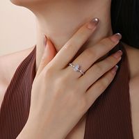 Anillo de Moissanita NOVA en Forma de Ataúd, Plata de Ley S925 con Baño de Rodio, Engaste de Garras, Estilo Lujoso para Mujer