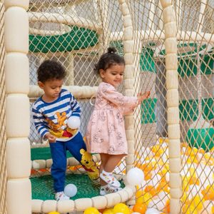 Structure de jeu compacte autoportante Ropecube pour intérieur, aire de jeux pour maternelle, préscolaire et tout-petits, structure de filet d'escalade - Product Image 2