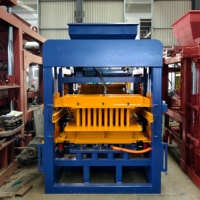 Machine de fabrication de béton QT4-15B pour la production flexible d'éléments de maçonnerie, de produits de pavage et de matériaux muraux