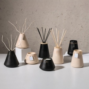 Bán buôn tùy chỉnh màu đen và trắng sang trọng nóng bán gốm trang trí nhà kỳ nghỉ Quà Tặng sậy khuếch tán - Product Image 3