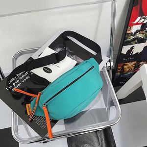 Sac banane unisexe imperméable avec fermeture éclair et logo personnalisé, ceinture de course tendance à imprimé lettres - Product Image 4
