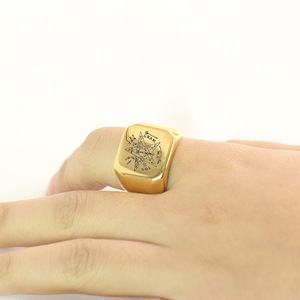 Anillo cuadrado de acero inoxidable de 18 mm para hombre con estrella de cinco puntas y letras grabadas con láser para uso diario - Product Image 2