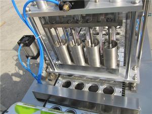 เครื่องบรรจุและปิดผนึกแก้วพลาสติกแบบแยกสองชั้น ขนาด 500 มล. 750 มล. 4 หัวจ่าย ราคาโรงงาน - Product Image 5