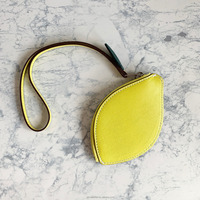 Porte-clés personnalisé pour femmes Porte-monnaie portable en forme de pomme Mini pochette à monnaie avec bracelet