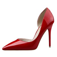 2026 Chaussures à talon aiguille de haute qualité et tendance, en cuir verni, à bout pointu, à découpe, sexy, fines, à talon haut, à bride arrière