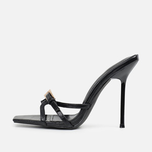 Sandales à talons effet croco avec boucle, <span class=keywords><strong>mules</strong></span> à talon fin et lanières croisées pour femme - Product Image 1
