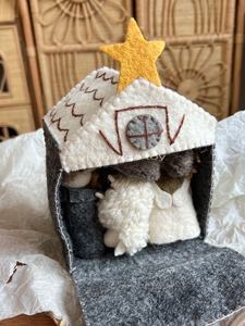 Crèche <span class=keywords><strong>vintage</strong></span> faite à la main en feutre de laine naturelle, ensemble de 7 pièces pour la décoration de Noël : Commerce équitable certifié et fait à la main - Product Image 5