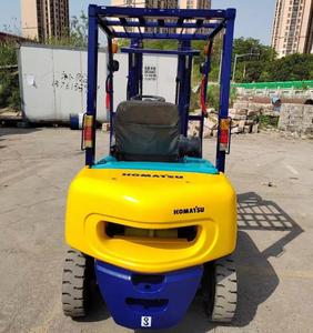 Montacargas Komatsu 2.5T Diésel Usado 2020/2021/2022 para Construcción en Exteriores, con Motor de Combustión Interna y Mástil de Dos Etapas - Product Image 3