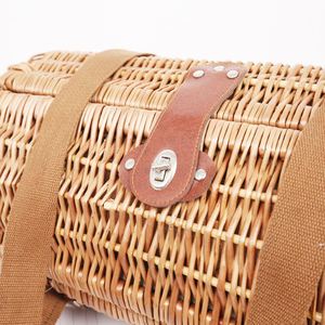 Ensemble de <span class=keywords><strong>panier</strong></span> de <span class=keywords><strong>pique</strong></span>-<span class=keywords><strong>nique</strong></span> en osier, avec couvercle, isolé, pour le <span class=keywords><strong>pique</strong></span>-<span class=keywords><strong>nique</strong></span> - Product Image 6