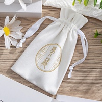 Pochette à bijoux en velours blanc de luxe avec logo imprimé en feuille d'or, sac à cordon en velours pour emballage cadeau haut de gamme