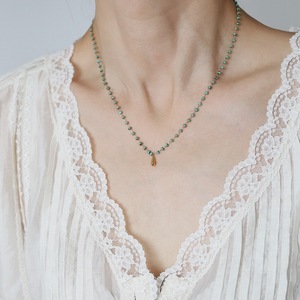Collier pendentif goutte d'eau fait main en acier inoxydable plaqué or 18 carats avec perles d'aigue-marine style bohème pour femme, idéal pour les soirées - Product Image 1