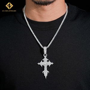 จี้เงินรูปกากบาทประดับเพชรโมอิสซาไนต์ทรงสี่เหลี่ยมแบบเจ้าหญิงจาก ZUANFA JEWELRY สำหรับผู้ชาย จี้เพชรโมอิสซาไนต์แบบสั่งทำพิเศษ - Product Image 6