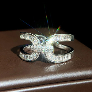 Anello Aperto a Crossover Chic per Donne, Elegante Gioiello da Dito alla Moda - Product Image 2