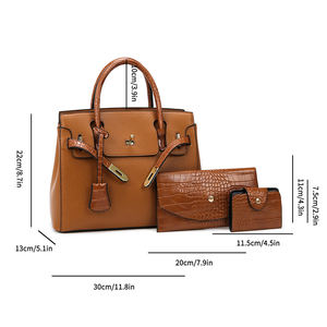 مصمم نسائي من علامة تجارية مشهورة فاخرة ، عرض رائع نمط تمساح كبير مع بطانة بوليستر محمولة بإغلاق بسحاب - Product Image 2